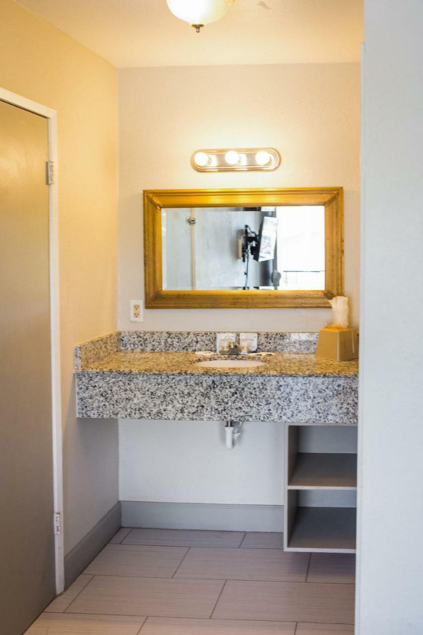 بومونت Merit Inn And Suites المظهر الخارجي الصورة